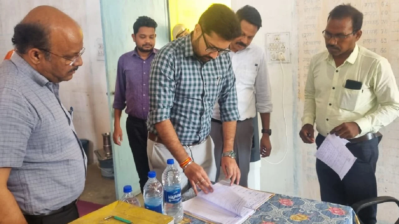 महासमुंद : कलेक्टर लंगेह ने किया जिले की विभिन्न ग्राम पंचाय... - CG Sandesh