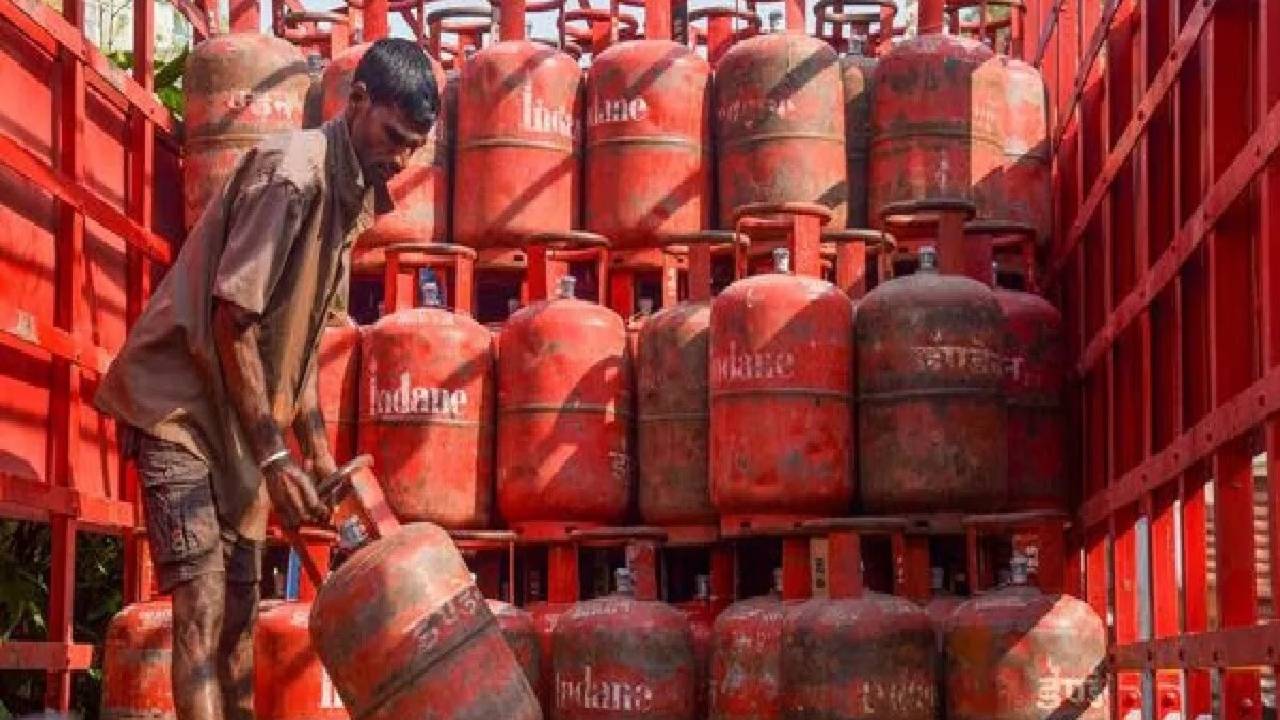 ब्रेकिंग : महंगा हुआ गैस सिलेंडर, दाम में 50 रुपये की हुई बढ़ोतरी