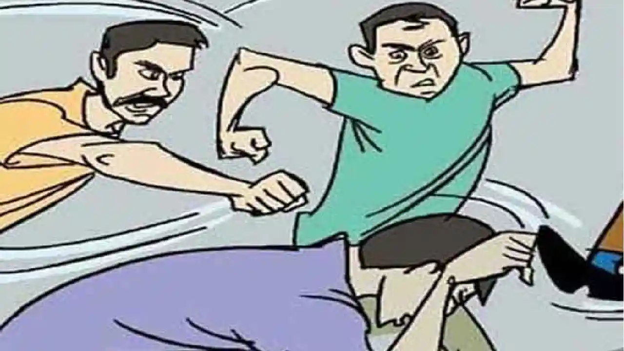 पिथौरा : शराब के नशे में गाली गलौच कर रहे दो ने की मारपीट. - CG Sandesh