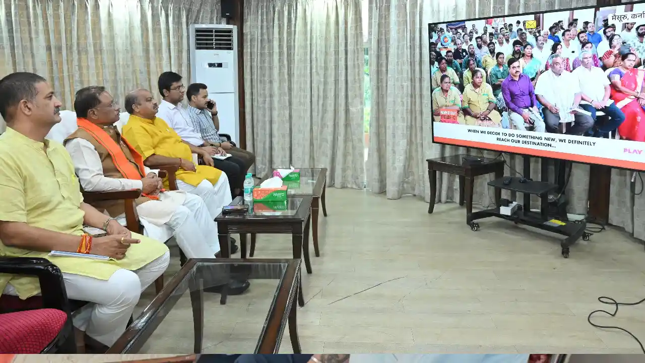 CG : मुख्यमंत्री विष्णु देव साय ने जनप्रतिनिधियों और अधिकारि... - CG Sandesh