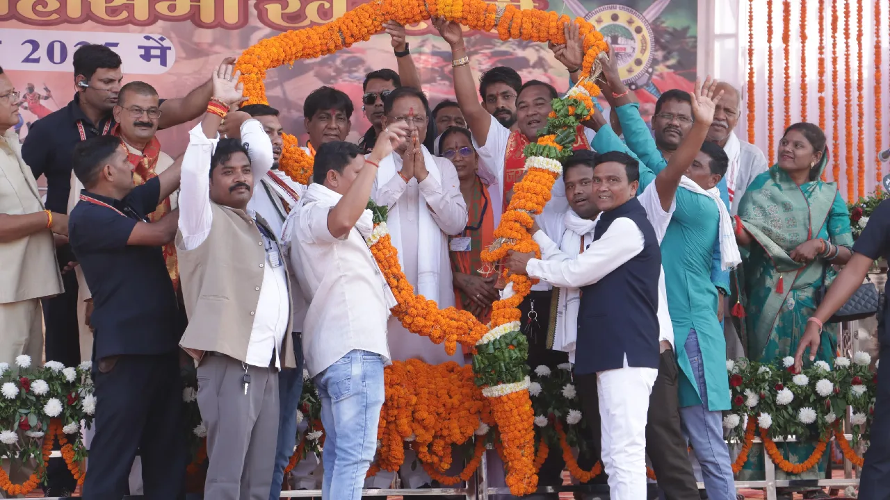 महासमुंद : मुख्यमंत्री विष्णु देव साय खल्लारी में कंवर-पैंकर... - CG Sandesh