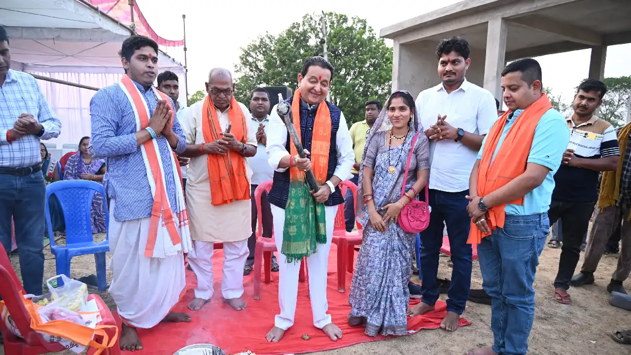 बसना विधायक डॉ. सम्पत अग्रवाल ने महतारी सदन का किया भूमिपूजन... - CG Sandesh
