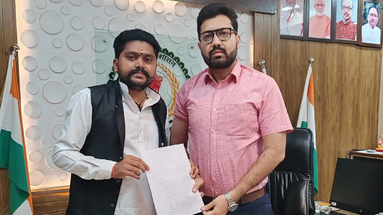 महासमुंद : दोपहर के बाद नही मिलते सरकारी डॉक्टर ! शासकीय अस्... - CG Sandesh