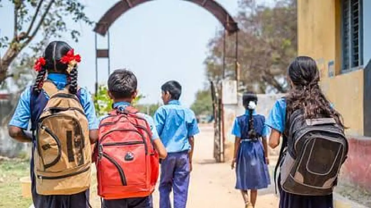 महासमुंद :  भीषण गर्मी को देखते हुए स्कूलों में ग्रीष्मकालीन... - CG Sandesh