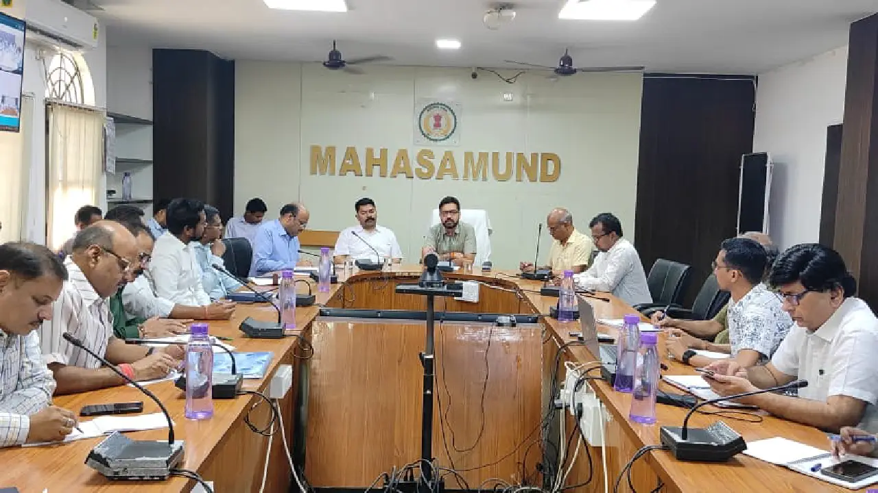 महासमुंद जिले में "सुशासन तिहार-2025" की तैयारियों को लेकर क... - CG Sandesh