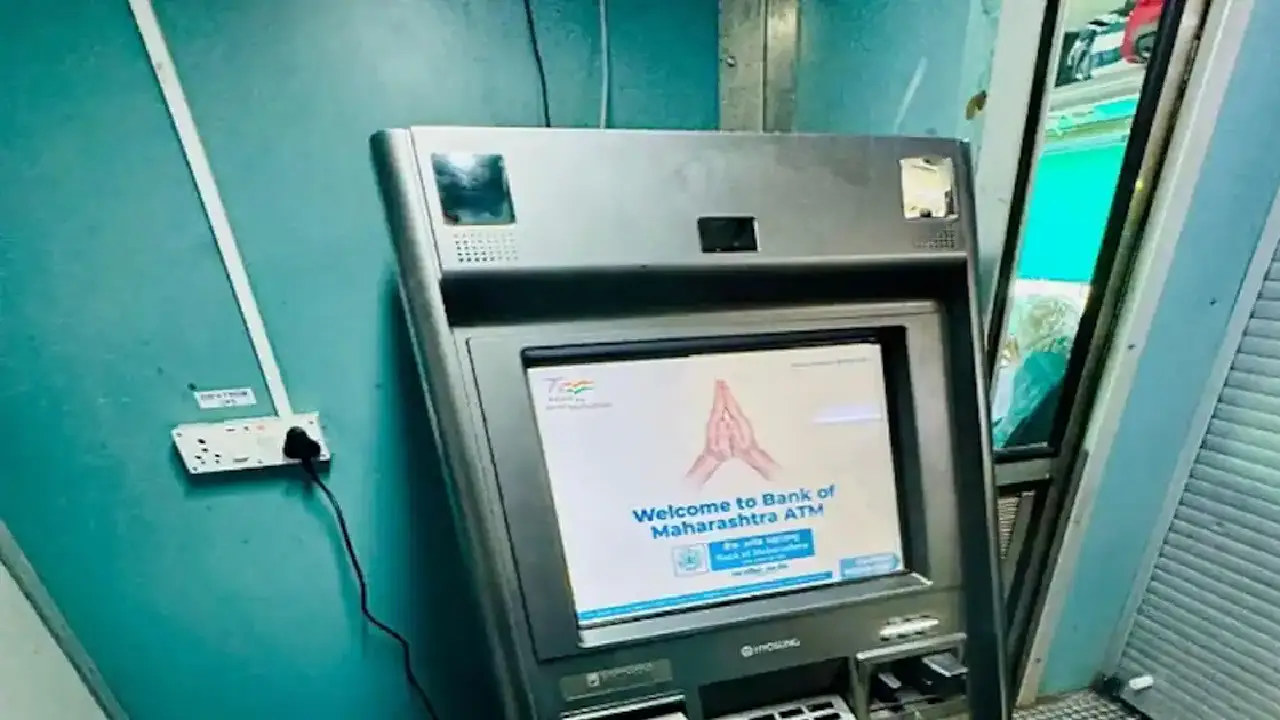 अब ट्रेन में नहीं होगी पैसे की दिक्क्त, मुंबई-मनमाड पंचवटी एक्सप्रेस में लगा देश का पहला ATM. 