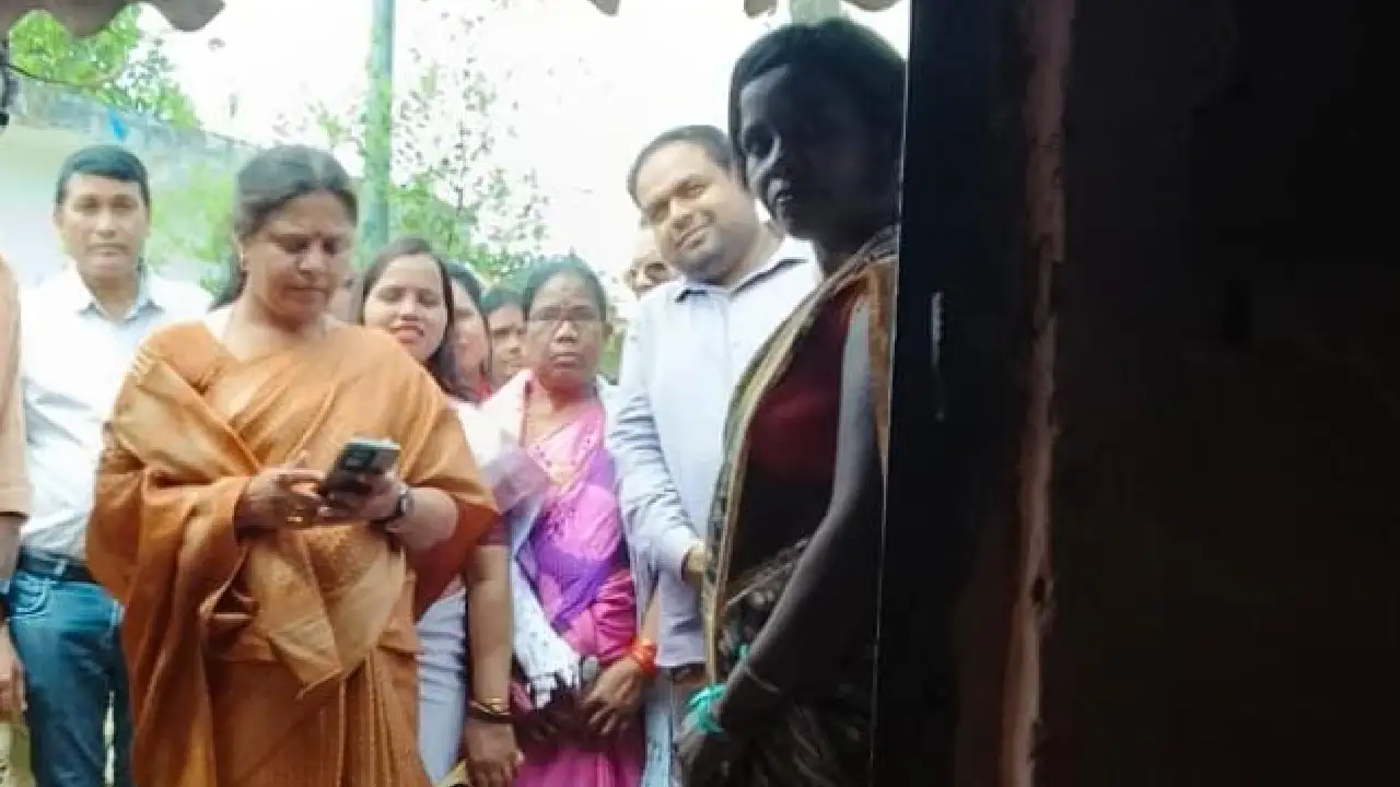 महासमुंद : सांसद रूपकुमारी ने पीएम-आवास हेतु किया हितग्राहिय... - CG Sandesh