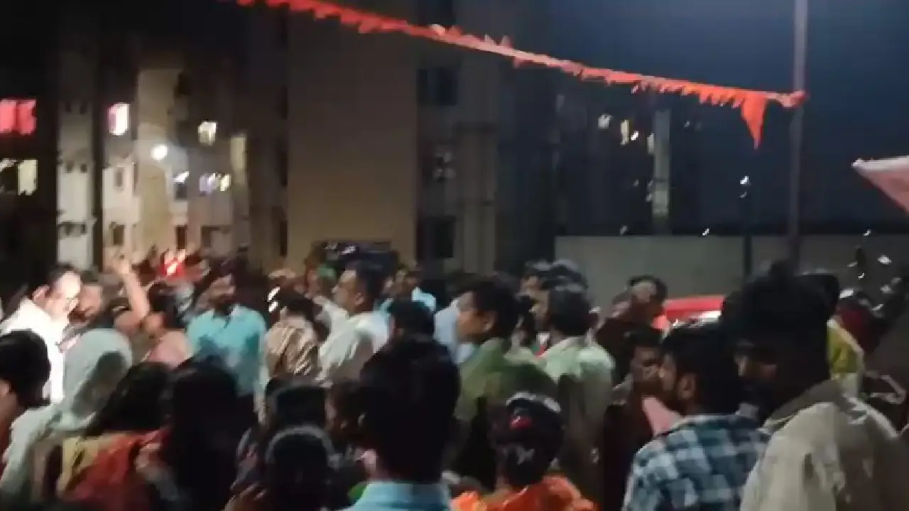 CG: सीवरेज गड्ढे में गिरे 3 बच्चे, एक की हुई मौत, नगर-निगम की लापरवाही से हुआ हादसा. 