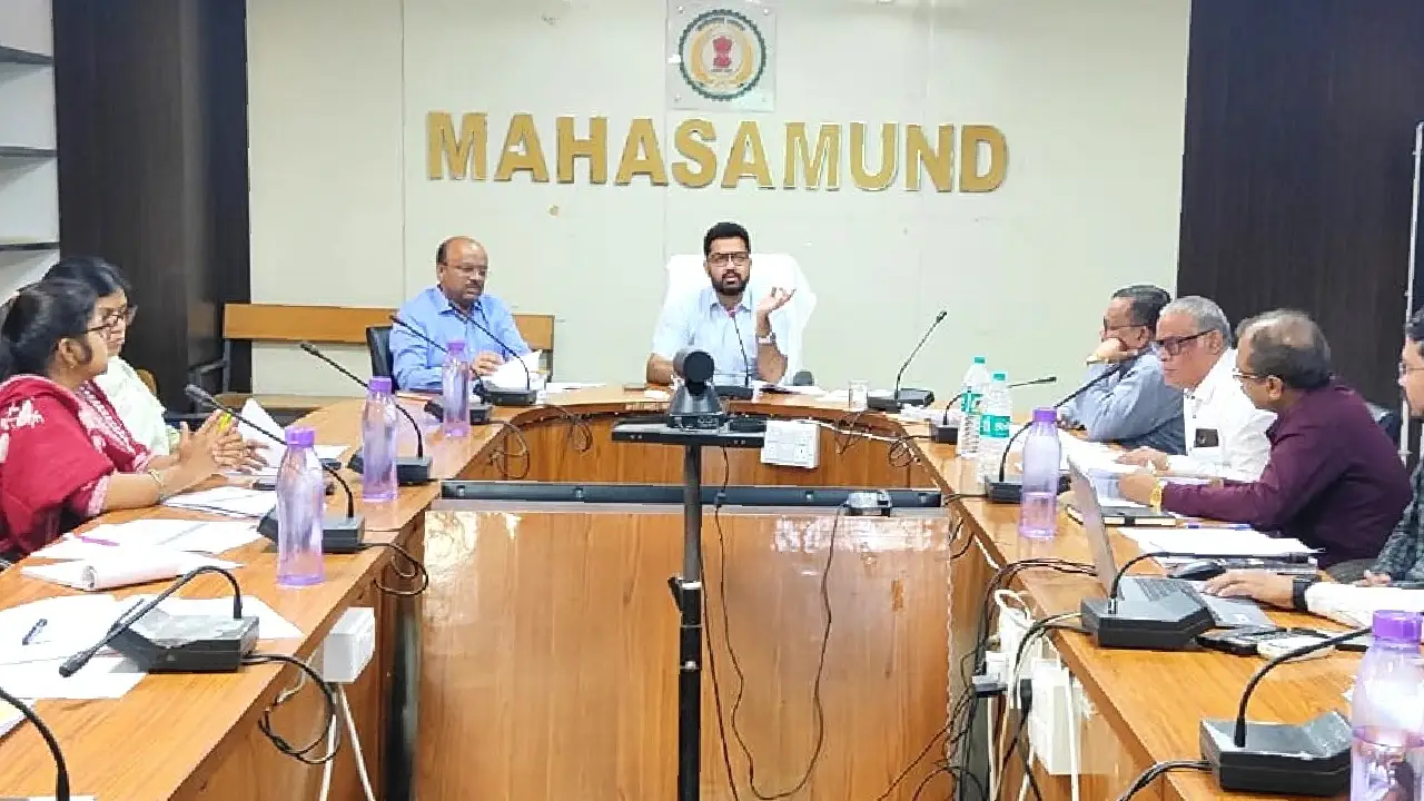 महासमुंद : कलेक्टर विनय कुमार लंगेह ली ने कृषि एवं सम्बंधित ... - CG Sandesh
