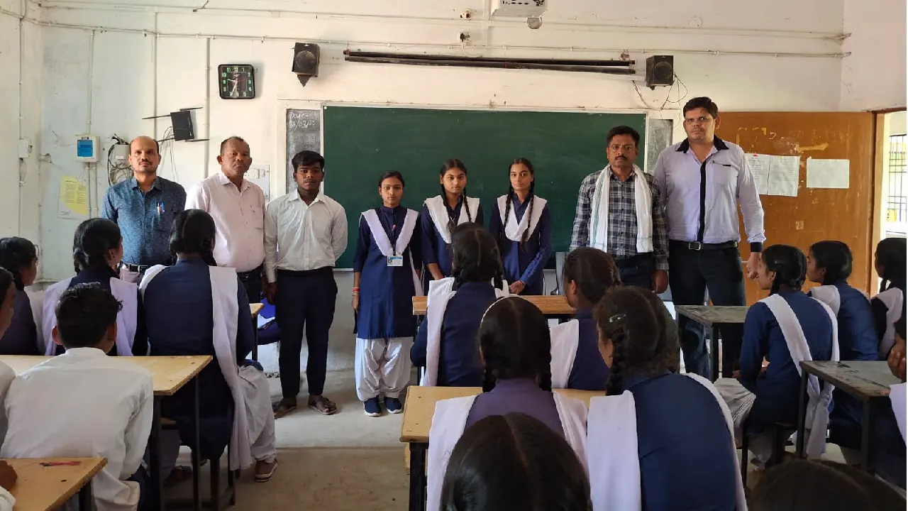बसना : कोलिहादेवरी स्कूल में परीक्षा परिणाम की घोषणा, छात्रा... - CG Sandesh