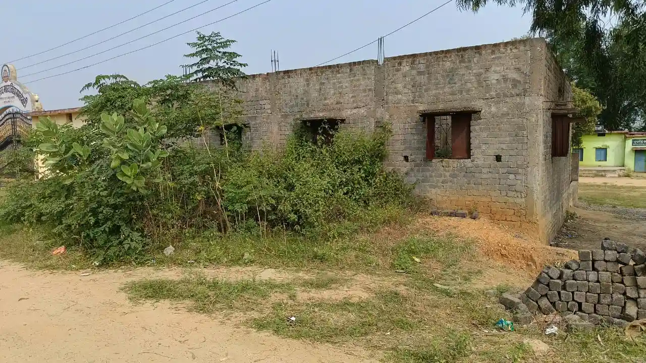 बीईओ पिथौरा का गजब खेल, स्कूल का मुआवजा राशि 16,61,163 सरपंच... - CG Sandesh