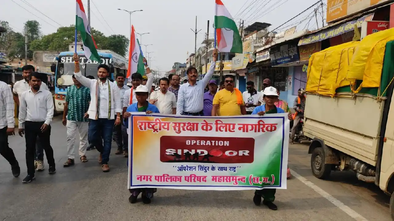 तिरंगा यात्रा में उमड़ा देशभक्ति का सैलाब – महासमुंद में सां... - CG Sandesh