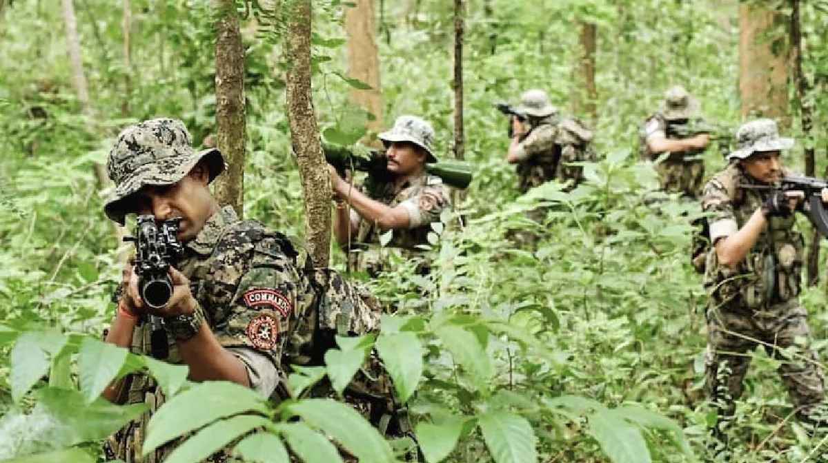 बड़ी खबर : सुरक्षाबलों और नक्सलियों के बीच चल रही जबरदस्त मुठभेड़, अब तक 27 नक्सली ढेर
