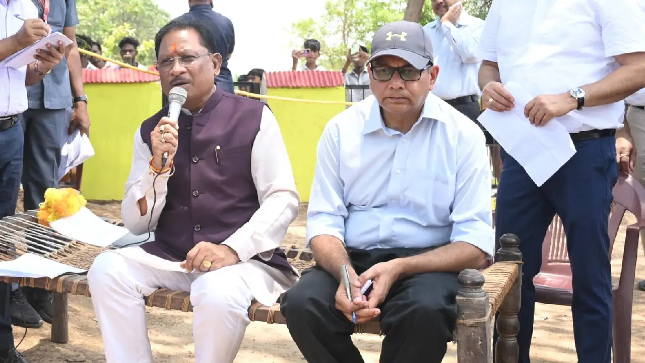 CG : आकस्मिक दौरे पर इस जिले में उतरा मुख्यमंत्री का हेलीकॉप... - CG Sandesh