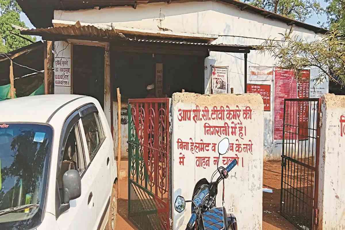 CG : खुलेआम मनमानी कीमतों में बेची जा रही शराब, आंख मूंदे बैठे अधिकारी