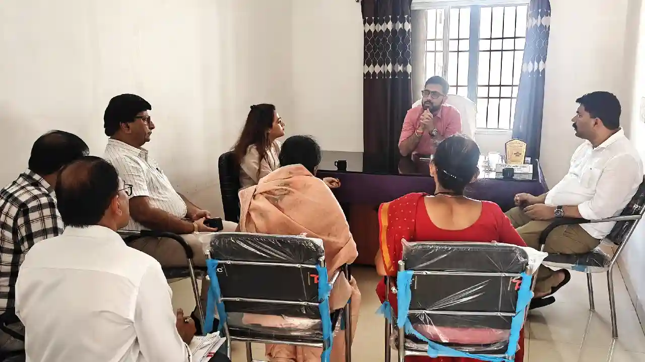 कलेक्टर विनय लंगेह द्वारा शासकीय बाल सम्प्रेक्षण गृह, किशोर ... - CG Sandesh