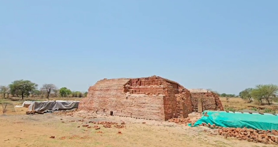 CG : अवैध ईंट भट्ठों पर कार्रवाई के बजाय खनिज अधिकारी कर रहे रिश्वतखोरी, ईंट व्यवसाय से जंगल, जमीन और जल का अस्तित्व खतरे में