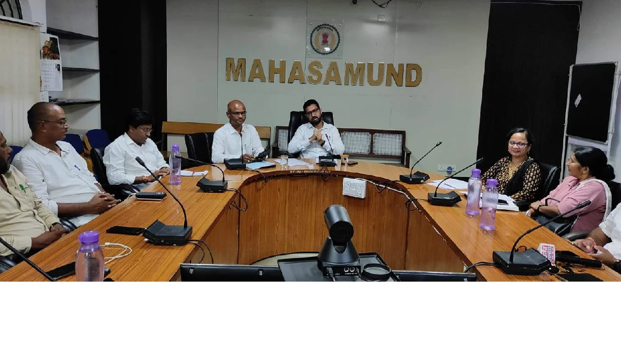 महासमुंद : कलेक्टर लंगेह ने ली प्रेस वार्ता - CG Sandesh