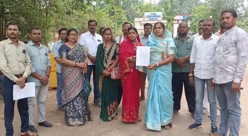 महासमुंद : नगर पंचायत अध्यक्ष के खिलाफ शिकायत करने एसपी कार्यालय पहुंचे उपाध्यक्ष और पार्षद, जान से मारने की धमकी और चोरी का लगाया आरोप