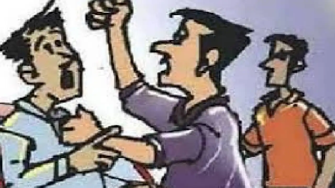 बलौदा : सड़क में कमांडर खड़ी करने पर पुलिस आरक्षक और चालक के ब... - CG Sandesh