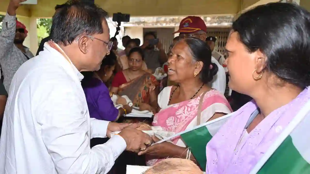 मुख्यमंत्री ने तिरंगा यात्रा के अवसर पर शहीदों के परिजनों को... - CG Sandesh