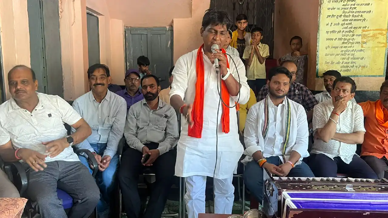 महासमुंद : पूर्व छात्र के रूप में विधायक योगेश्वर राजू सिन्ह... - CG Sandesh