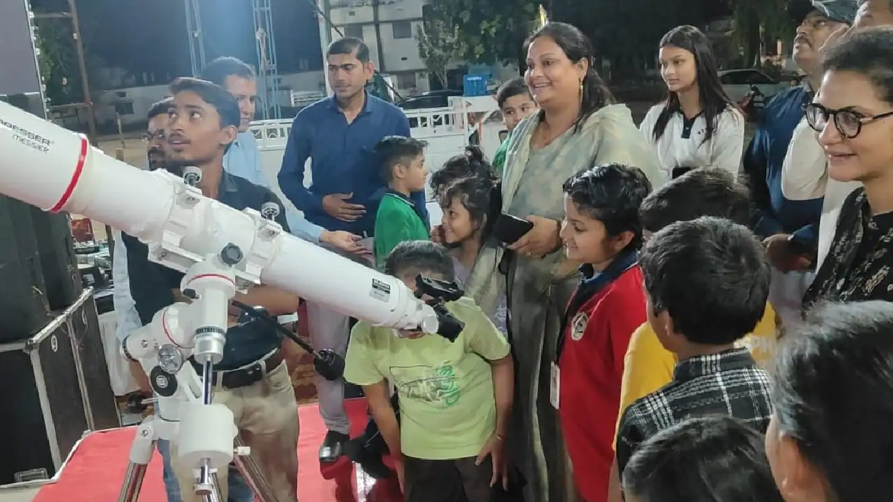 CG : कोरिया में मेगा स्काई वॉचिंग कार्यक्रम का सफल आयोजन - CG Sandesh