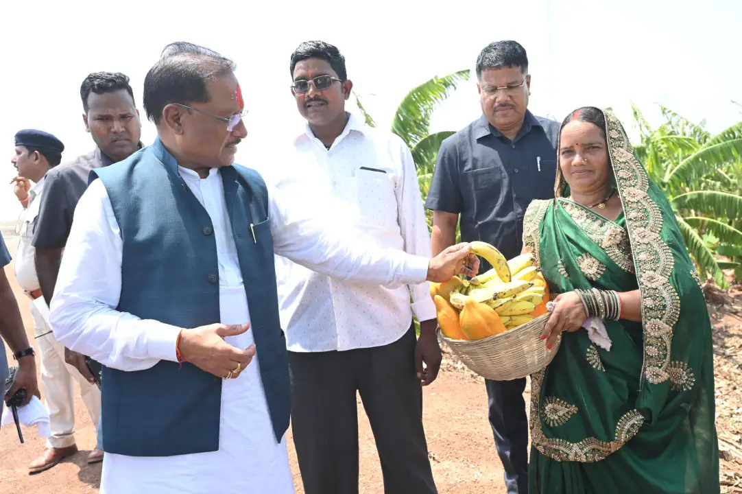 बेमेतरा के सहसपुर पहुंचे सीएम साय, किसान रोहित साहू के केला ... - CG Sandesh