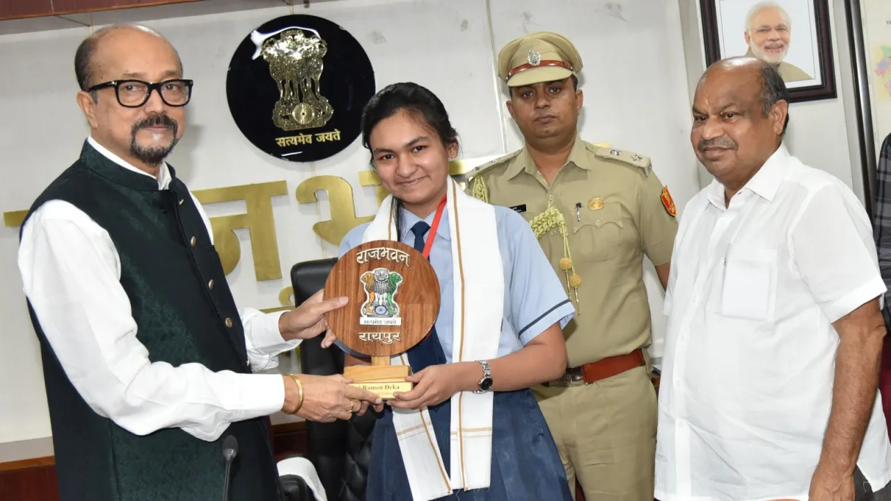 छत्तीसगढ़ : राजभवन में 10वीं-12वीं की बोर्ड परीक्षाओं में टॉप करने वाले छात्रों का हुआ सम्मान. 