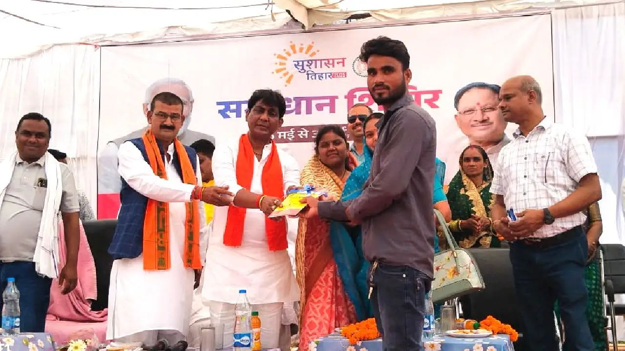  महासमुंद में समाधान शिविरों के माध्यम से ग्रामीणों को मिल र... - CG Sandesh