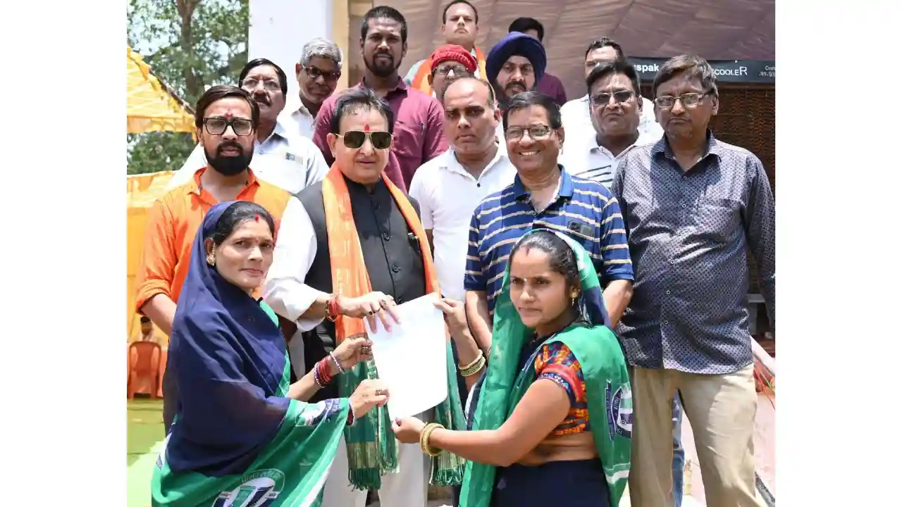 पिथौरा में नोनी सुरक्षा योजना के तहत आर्थिक सहायता राशि का च... - CG Sandesh