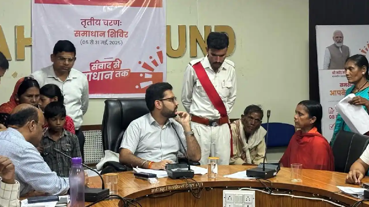 महासमुंद : प्रधानमंत्री बीमा योजना के तहत किसानों से अवैध रा... - CG Sandesh