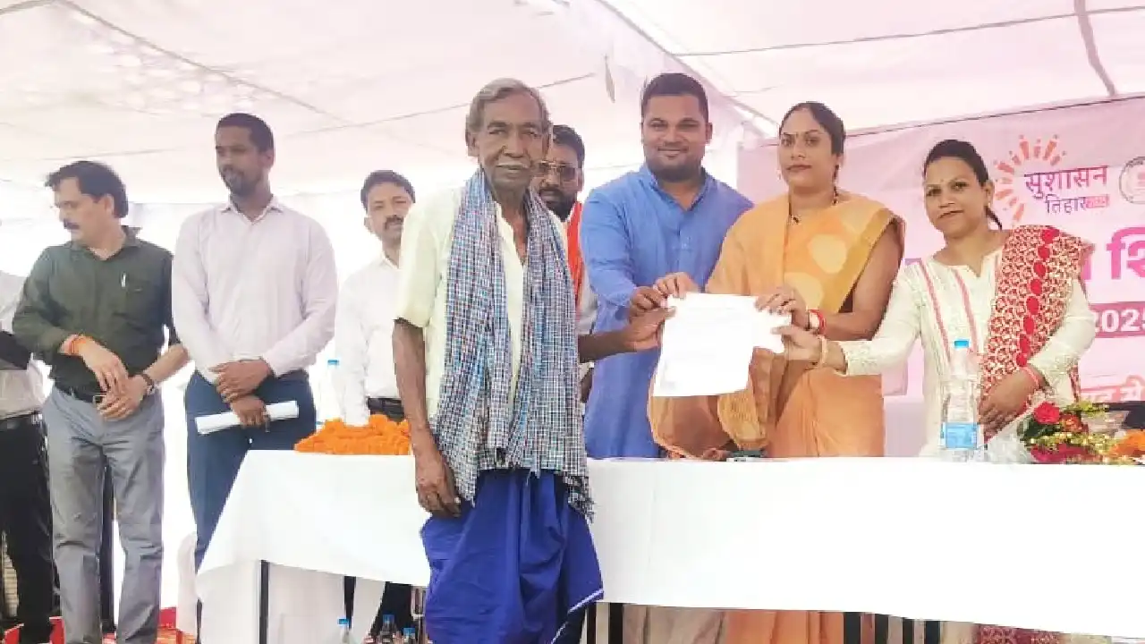 पिथौरा : समाधान शिविर में 12 हितग्राहियों को समाज कल्याण विभ... - CG Sandesh
