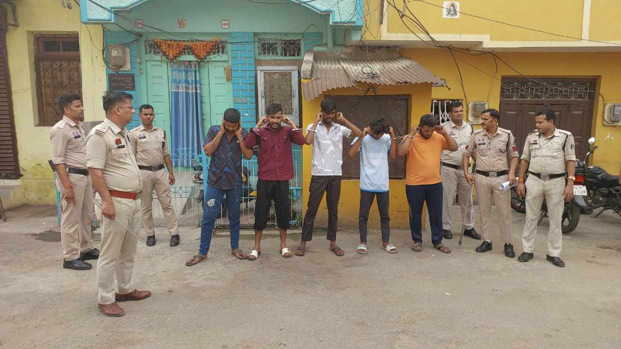 CG : घर में घुसकर पत्रकार और उनके पिता पर जानलेवा हमला, 5 आरोपी गिरफ्तार