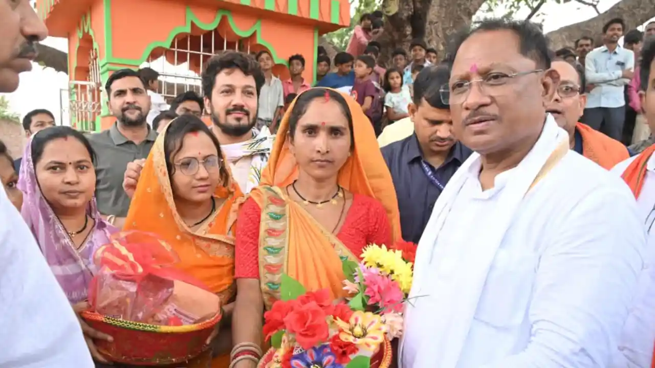 CG : बिना पूर्व सूचना झुरानदी में पहुंचे मुख्यमंत्री, चौपाल ... - CG Sandesh