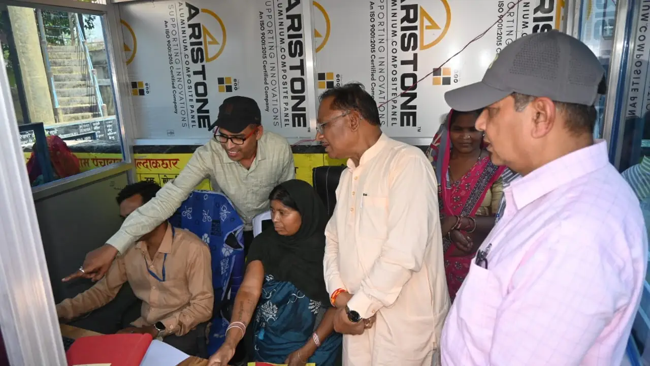 कसडोल : बल्दाकछार में पहुंची डिजिटल लेन-देन की सुविधा,  बिसन... - CG Sandesh