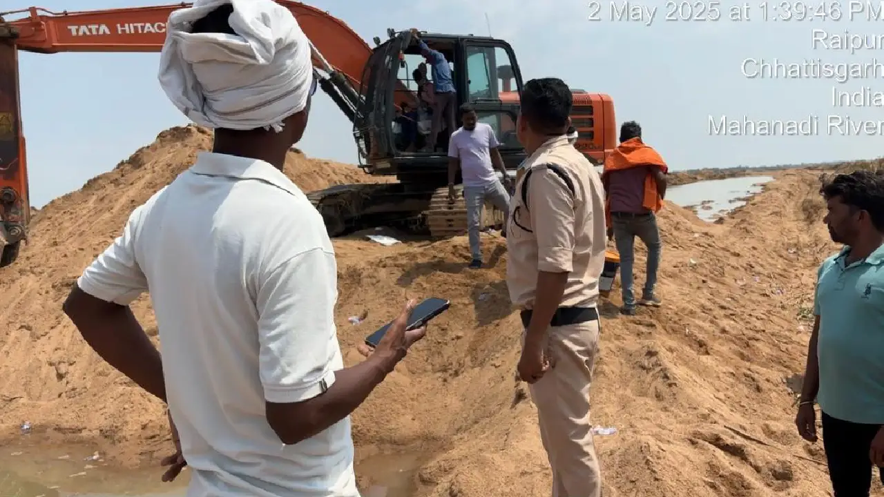 महासमुंद : संयुक्त टीम द्वारा अवैध रेत उत्खनन व परिवहन पर सत... - CG Sandesh