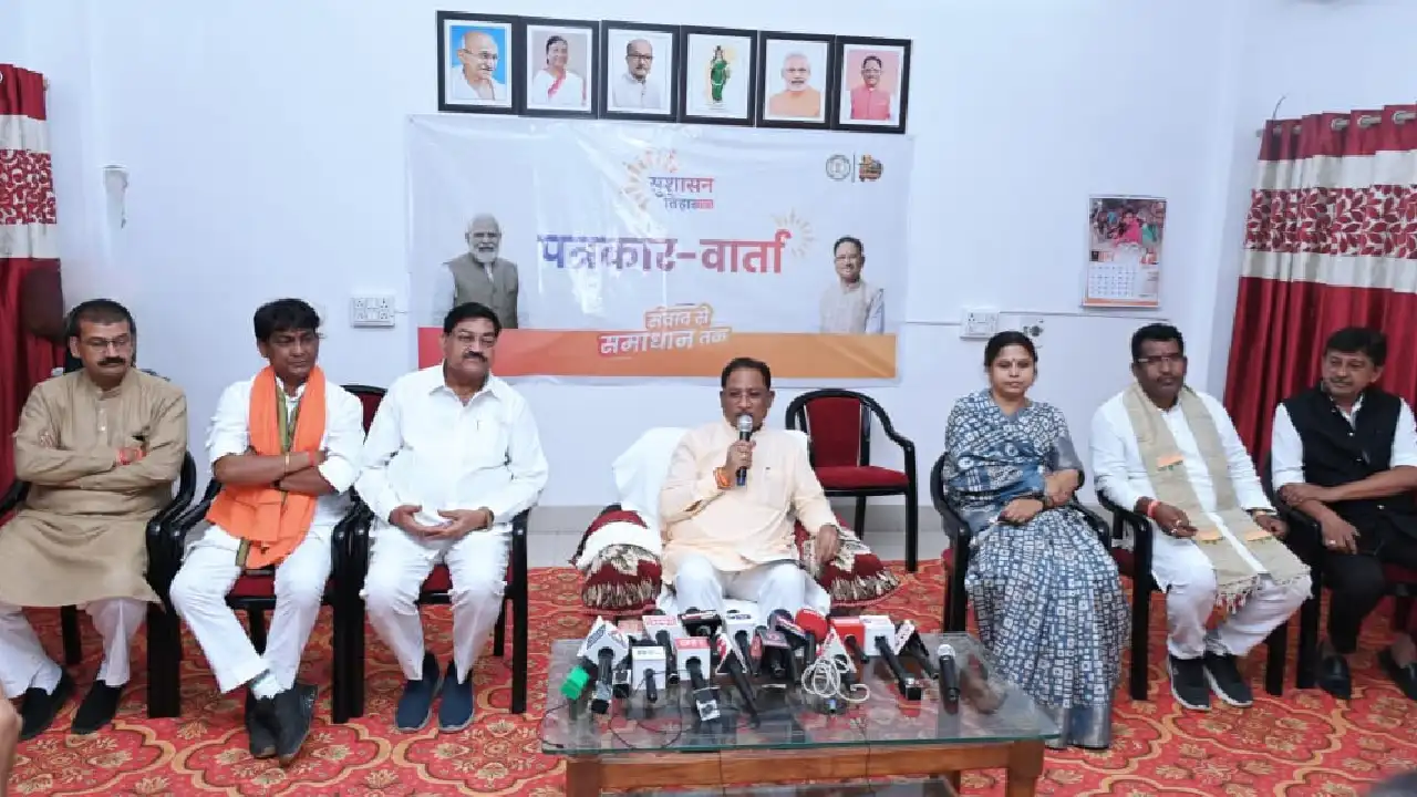 महासमुंद : पत्रकार वार्ता के दौरान मुख्यमंत्री विष्णु देव सा... - CG Sandesh
