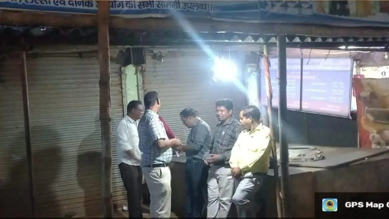 न्यू पंजाब ढाबा सरायपाली में छापामार कार्रवाई, शराब सेवन करत... - CG Sandesh