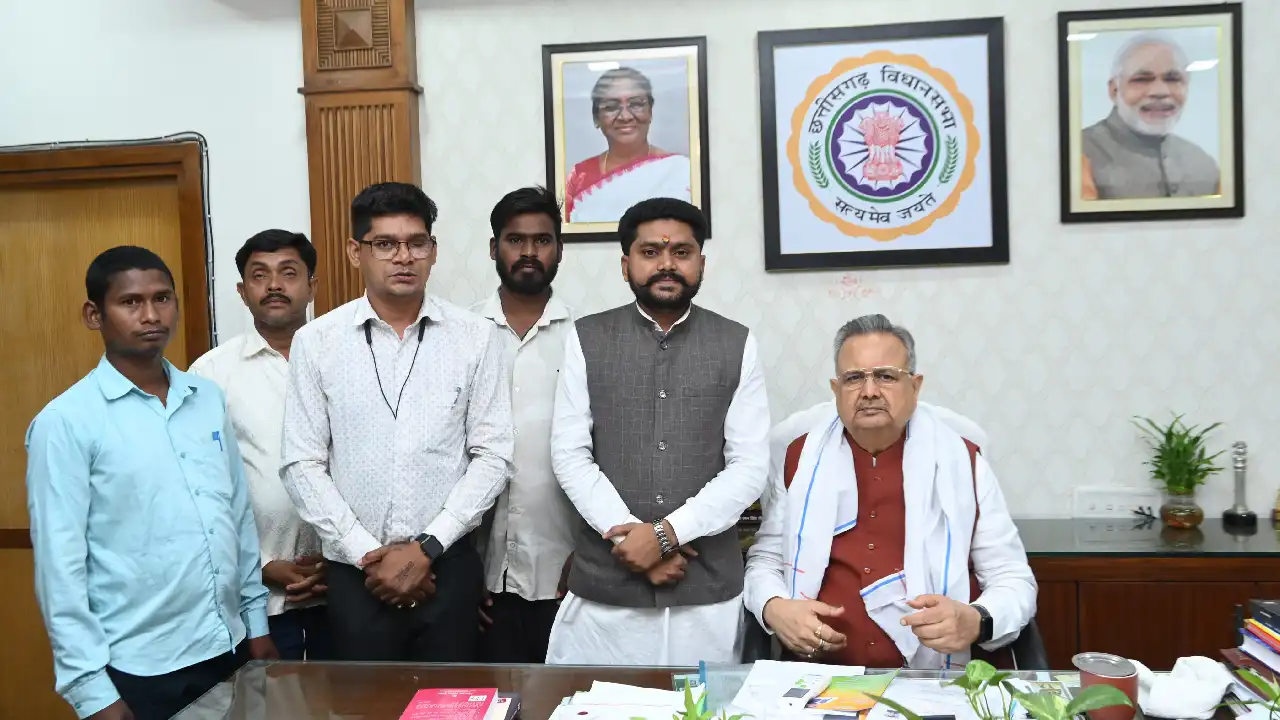 महासमुंद : डॉ. रमन सिंह से मिले किसान, बर्बाद हुई फसलों के ल... - CG Sandesh