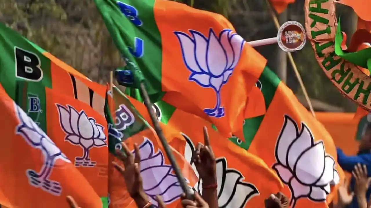 CG ब्रेकिंग : भाजपा कार्यालय में तोड़फोड़ और आगजनी मामले में बीजेपी का एक्शन, 7 नेताओं को पार्टी से किया निष्कासित