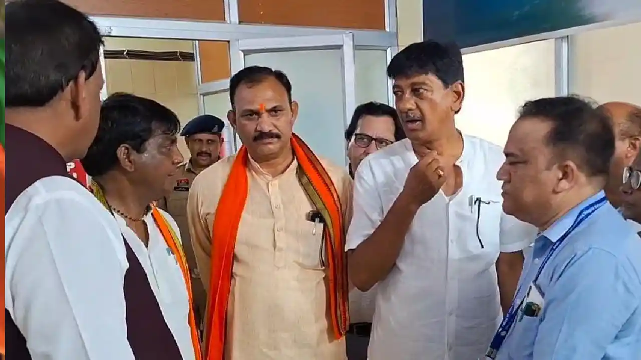 महासमुंद : जिला मेडिकल कॉलेज का निरीक्षण करने पहुंचे स्वास्थ्य मंत्री जायसवाल, अधीक्षक से कहा - कोई भी लापरवाही बर्दास्त नहीं होगी