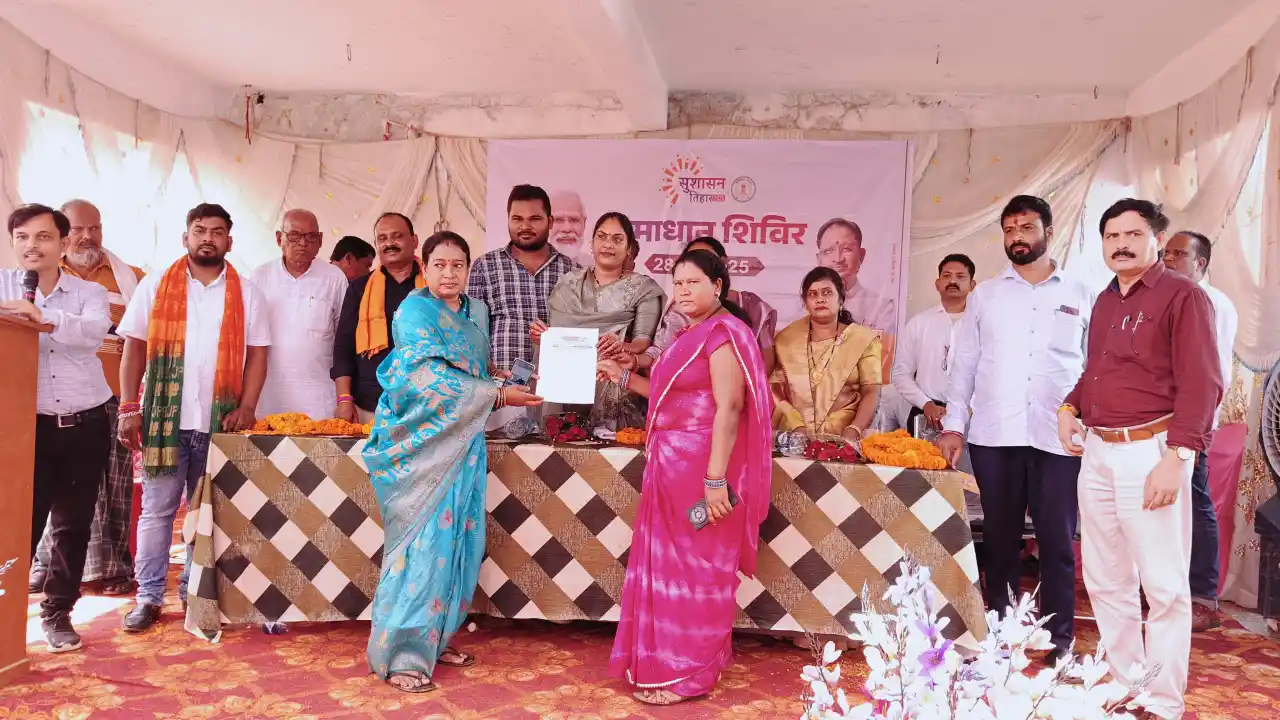 पिथौरा : समाधान शिविर बना ग्रामीण विकास का सेतु, हितग्राहियो... - CG Sandesh
