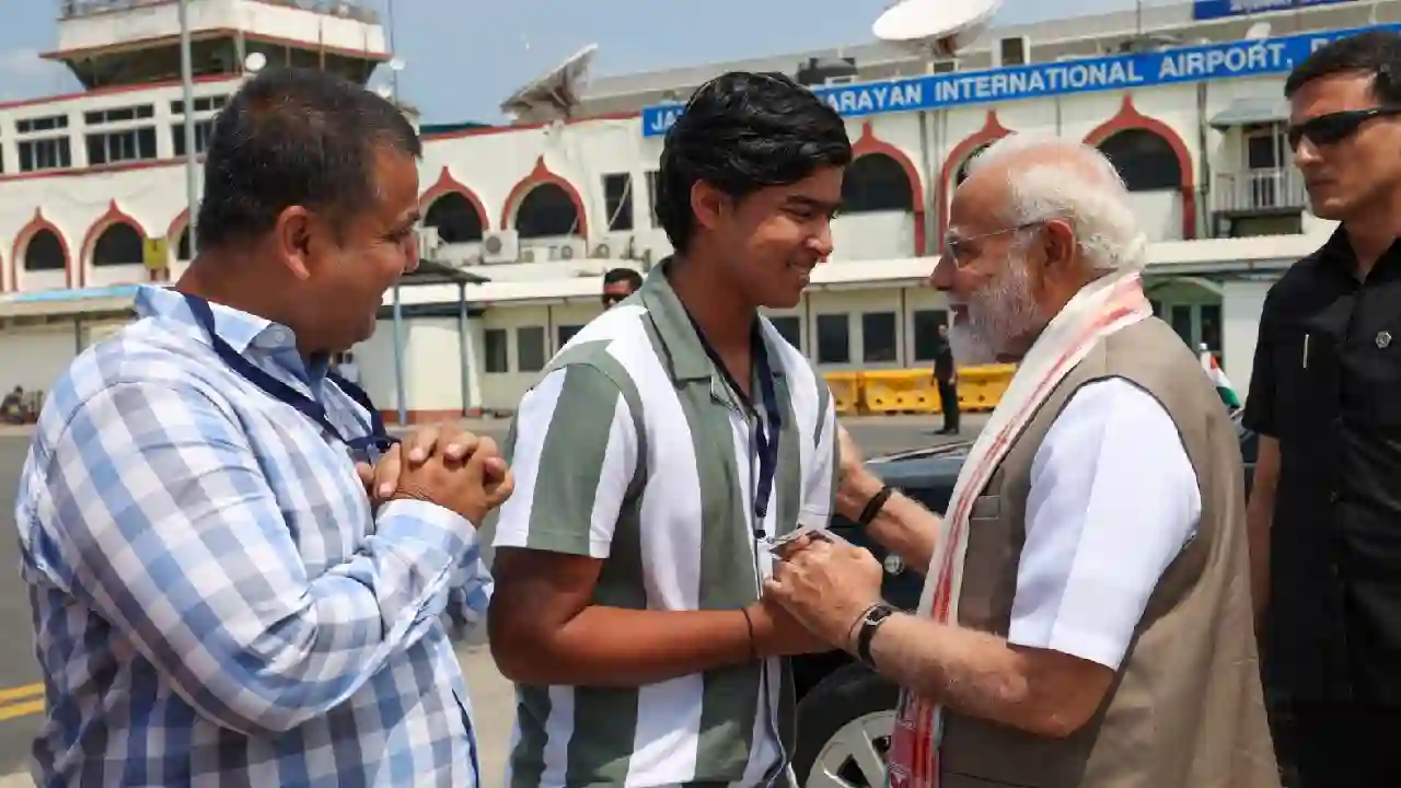 प्रधानमंत्री नरेन्द्र मोदी ने प्रतिभाशाली युवा क्रिकेटर वैभव... - CG Sandesh