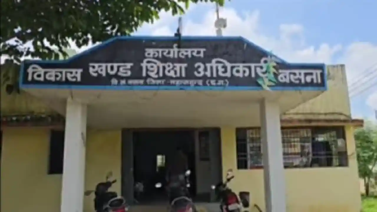 बसना : 6 लाख का गबन, बीईओ कार्यालय के लिपिक सूर्यकांत मिश्रा... - CG Sandesh