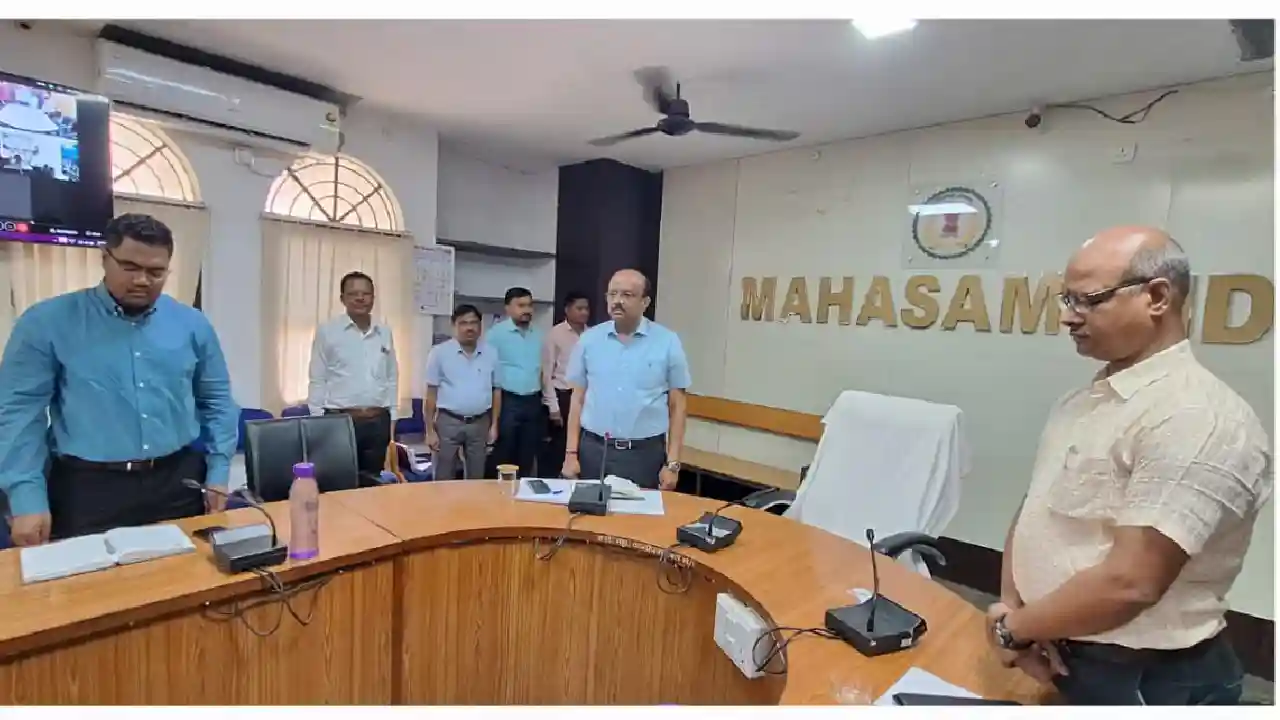 महासमुंद : समय-सीमा की बैठक में शहीद आकाश राव को दी गई श्रद्... - CG Sandesh