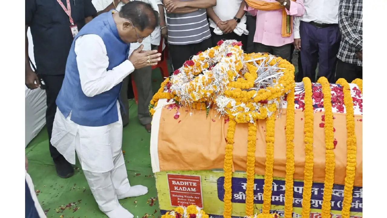 मुख्यमंत्री विष्णु देव साय ने शहीद एएसपी आकाश राव गिरपुंजे क... - CG Sandesh