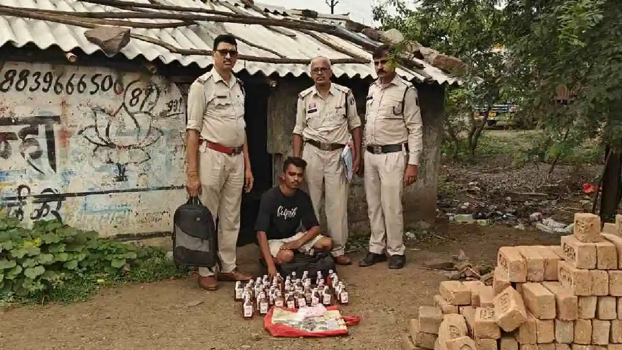 CG : चाय- नाश्ता की दुकान में गांजा और अंग्रेजी शराब बेचने व... - CG Sandesh
