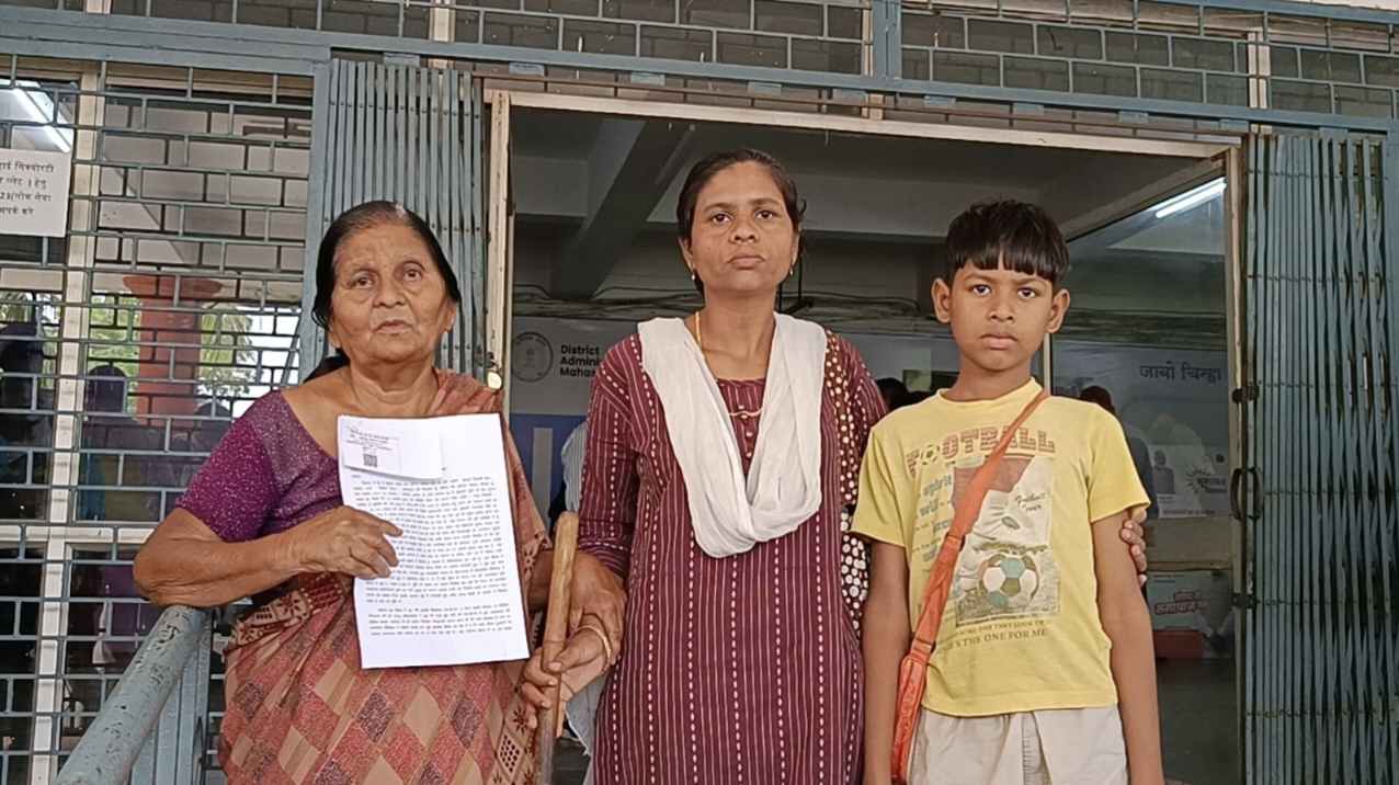 महासमुंद : सुशासन त्यौहार में आवेदन के बाद भी 70 वर्षीय महिल... - CG Sandesh