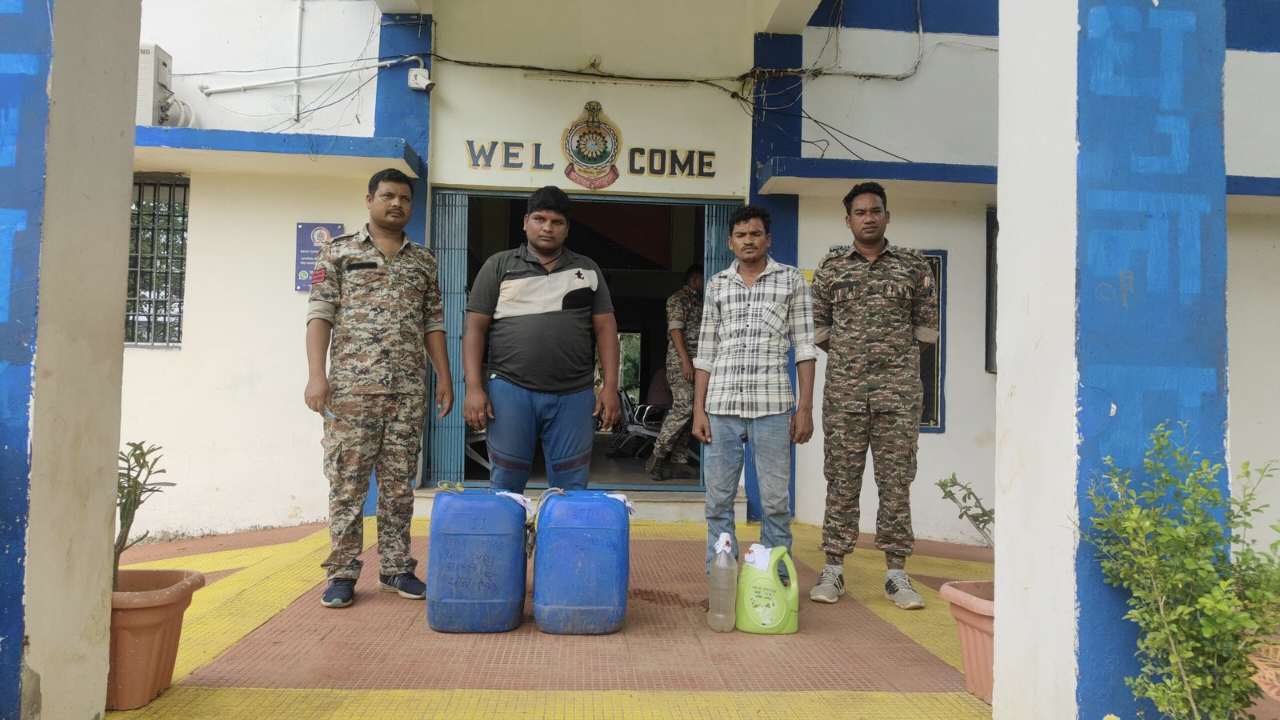 CG : अवैध शराब माफियाओं की शामत आई, पुलिस ने मारी रेड, ताड़ी... - CG Sandesh